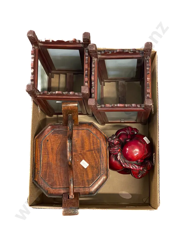 Small Quantity of Assorted Ornamental Woodware Image 1++