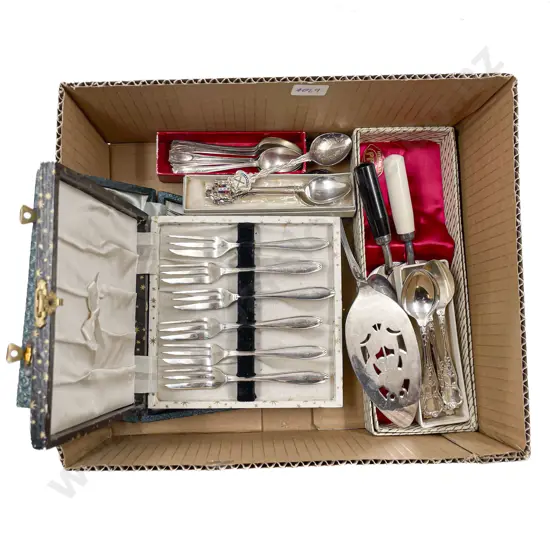 Quantity of Assorted Boxed Cutlery
