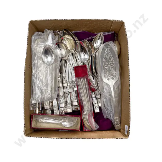 Quantity of Assorted Cutlery