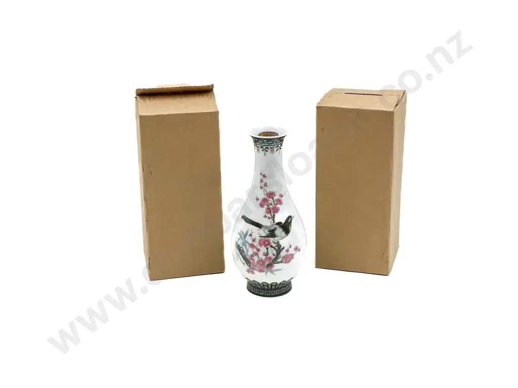 Three As New Chinese Vases Image 1++