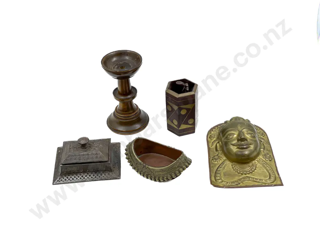 Small Quantity of Assorted Decorative Wood & Metal Ware Image 1++