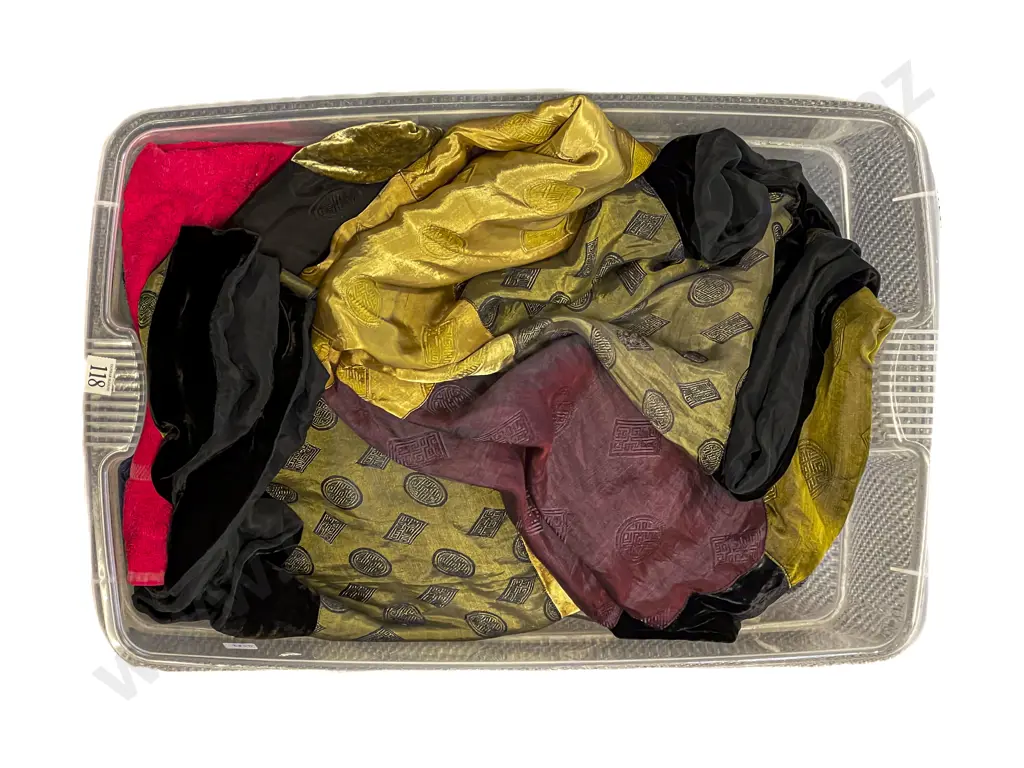 Quantity of Assorted Linens Image 1++
