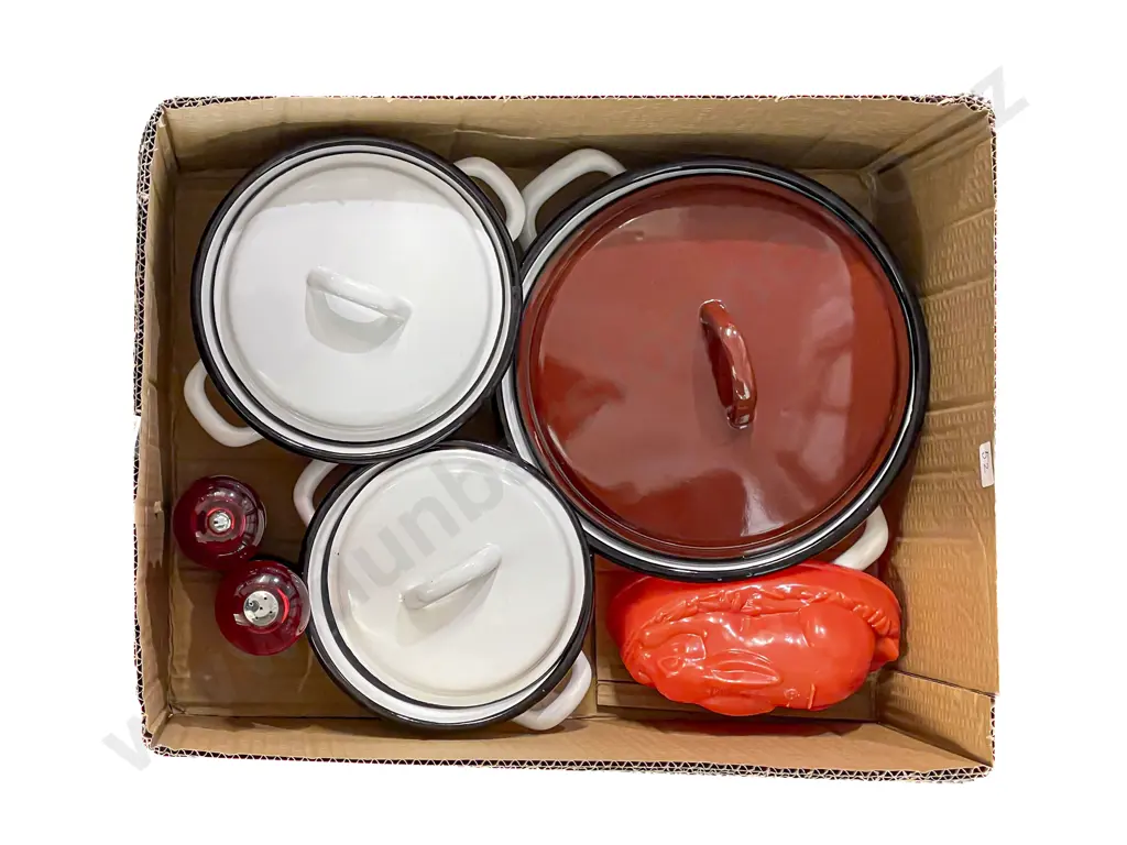 Small Quantity of Assorted Vintage Kitchenalia Image 1++