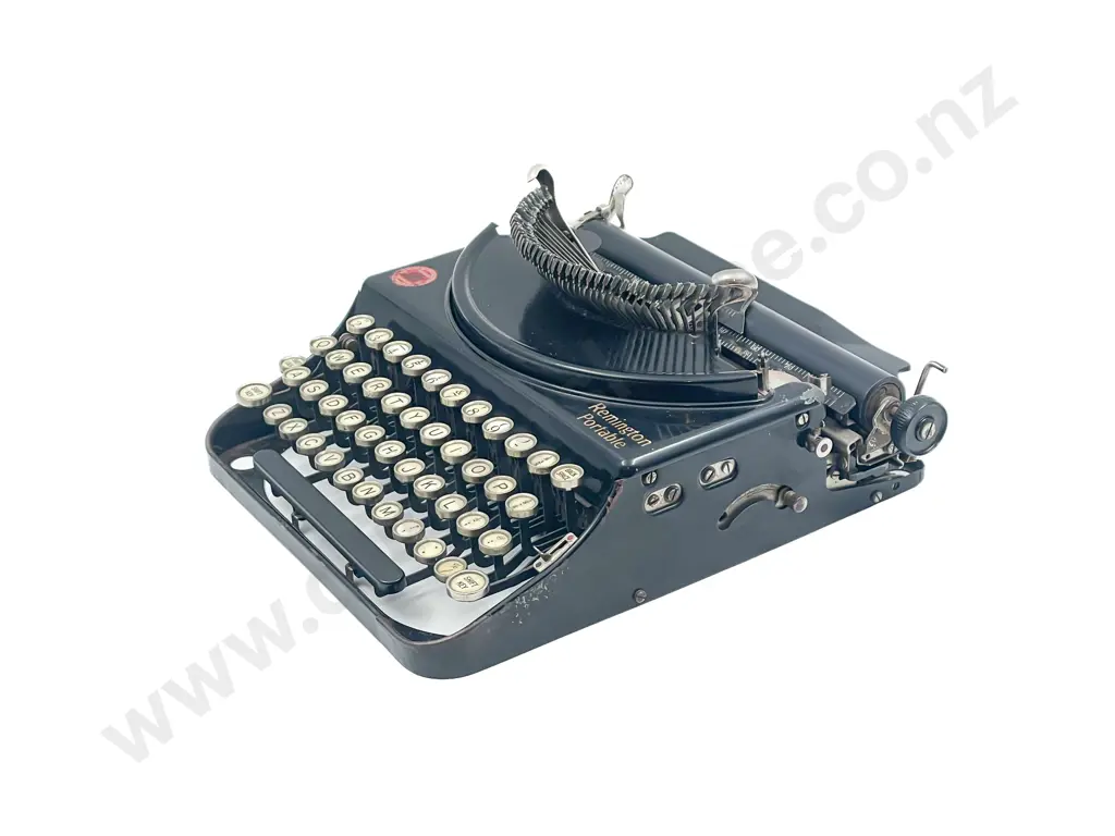 Vintage Remington Portable Typewriter Image 1++