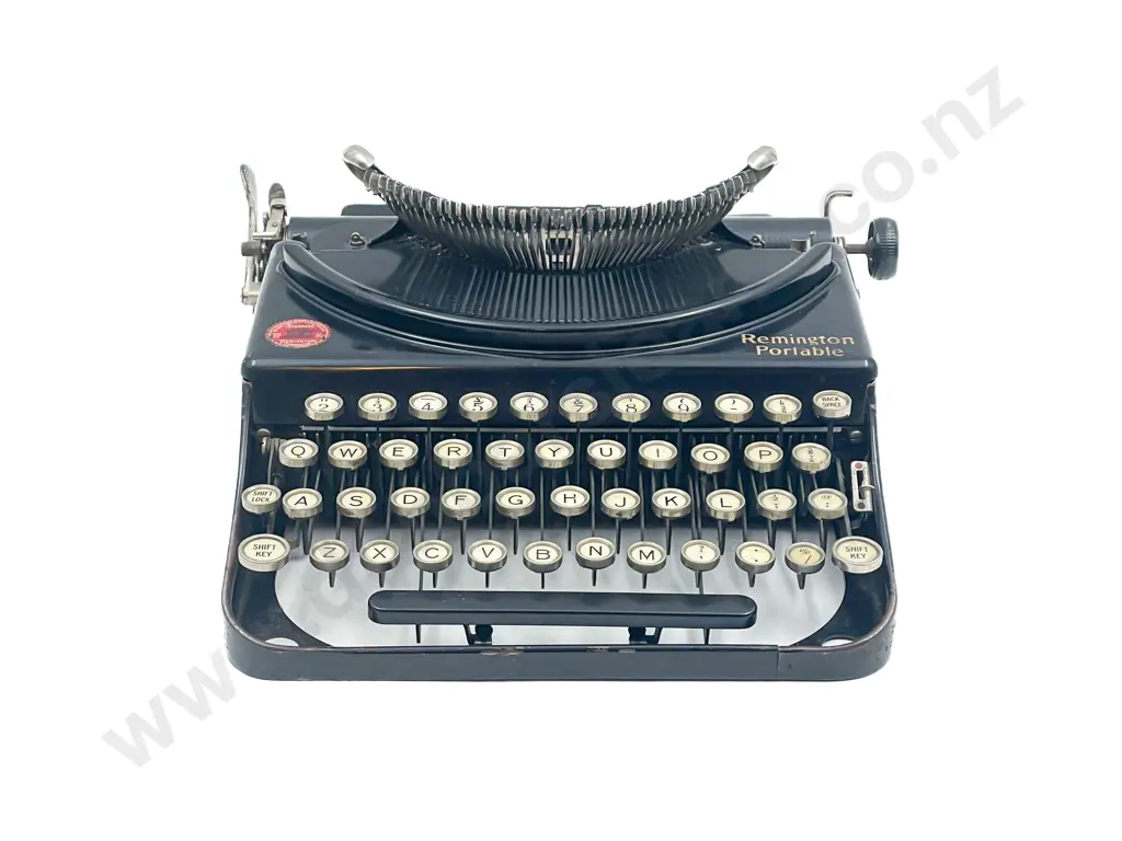 Vintage Remington Portable Typewriter Image 1++