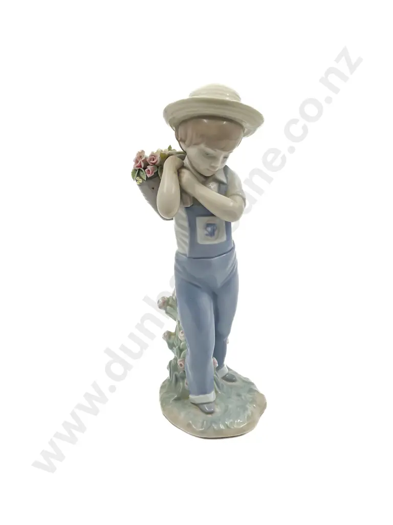 Lladro Figure "Flowers on the Lap" Image 1++