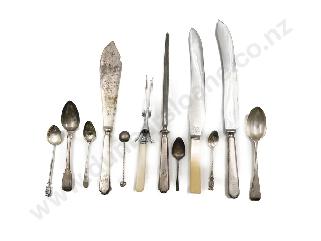 Assorted Plated & Bone Handled Carving Implements together with Small Quantity of Silver Image 1++
