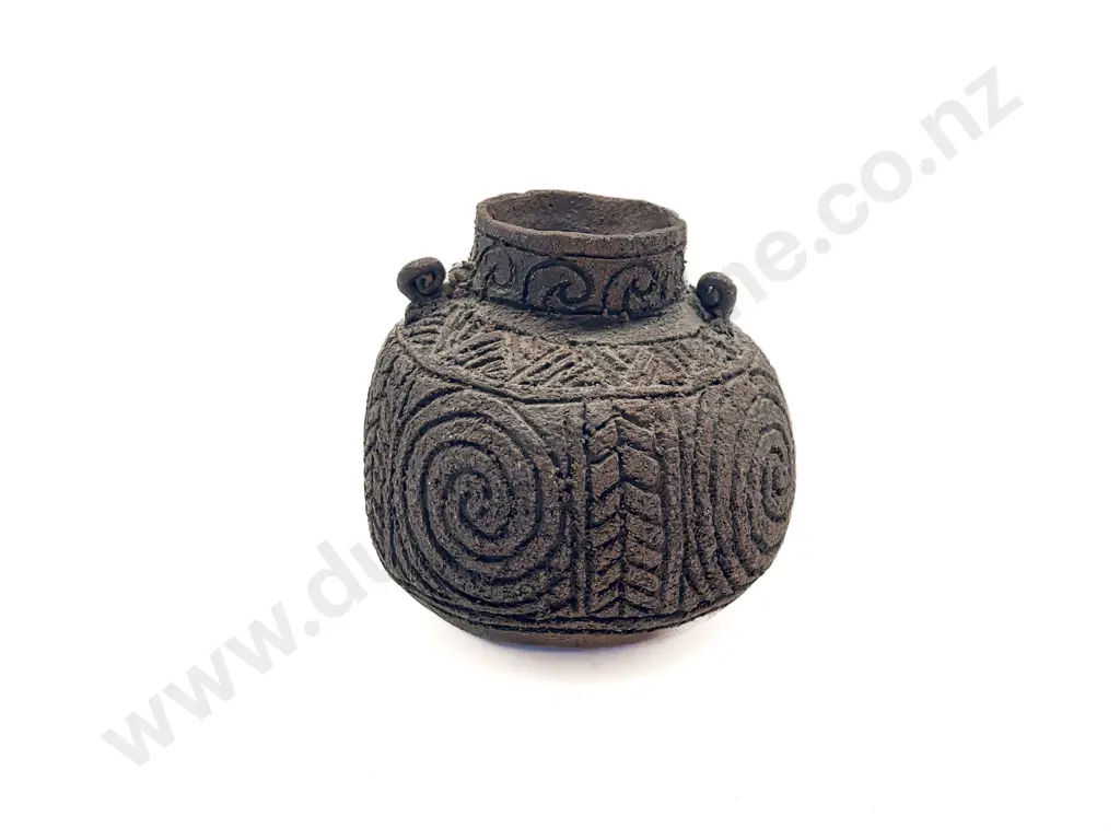 Small Pottery Vase in the Style of Wi Taepa Image 1++