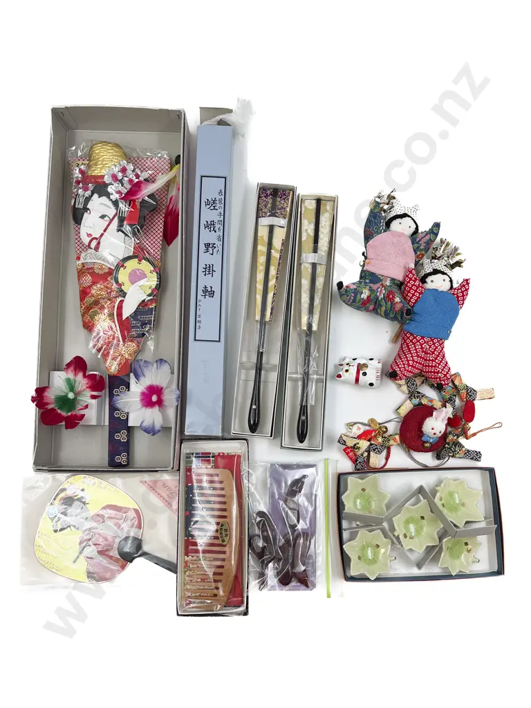 Quantity of Assorted Japanese Fans and Dolls etc Image 1++