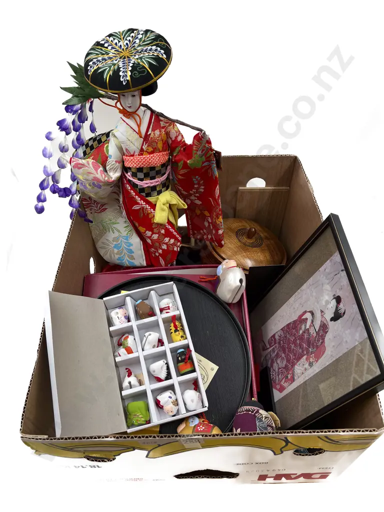 Quantity of Assorted Japanese Figures and Tableware etc Image 1++