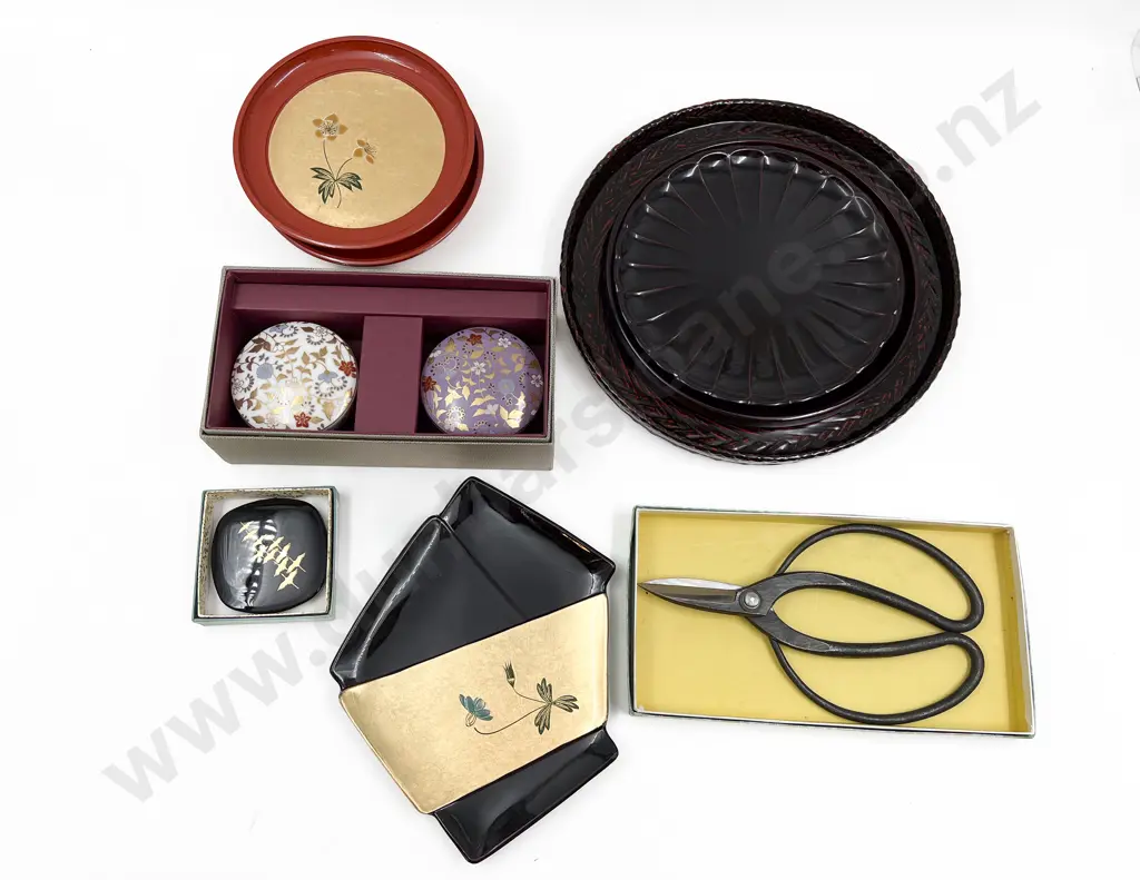 Quantity of Assorted Japanese Lacquerware etc Image 1++