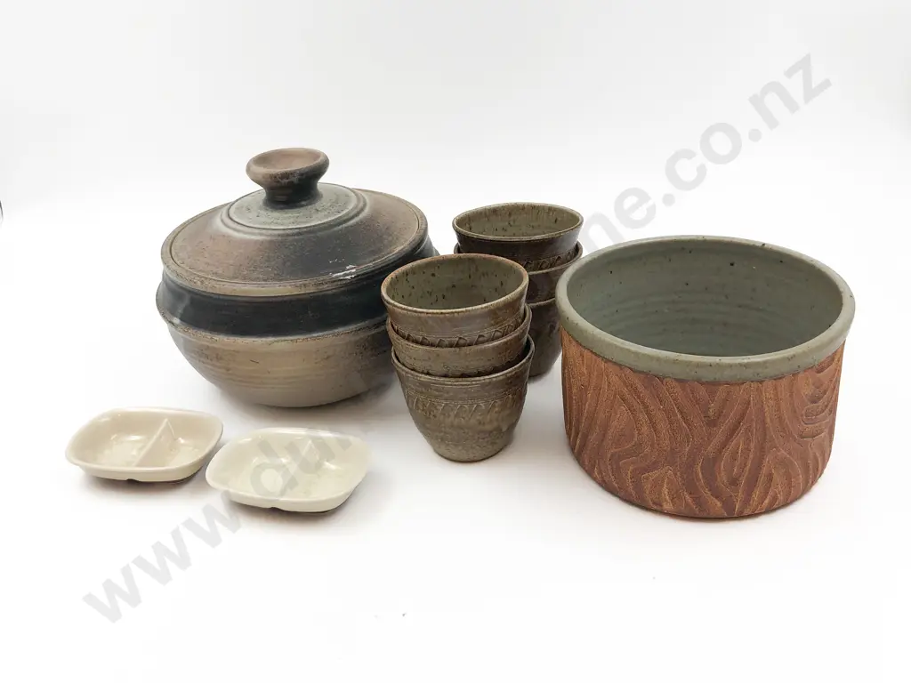 Box of Assorted Pottery Image 1++