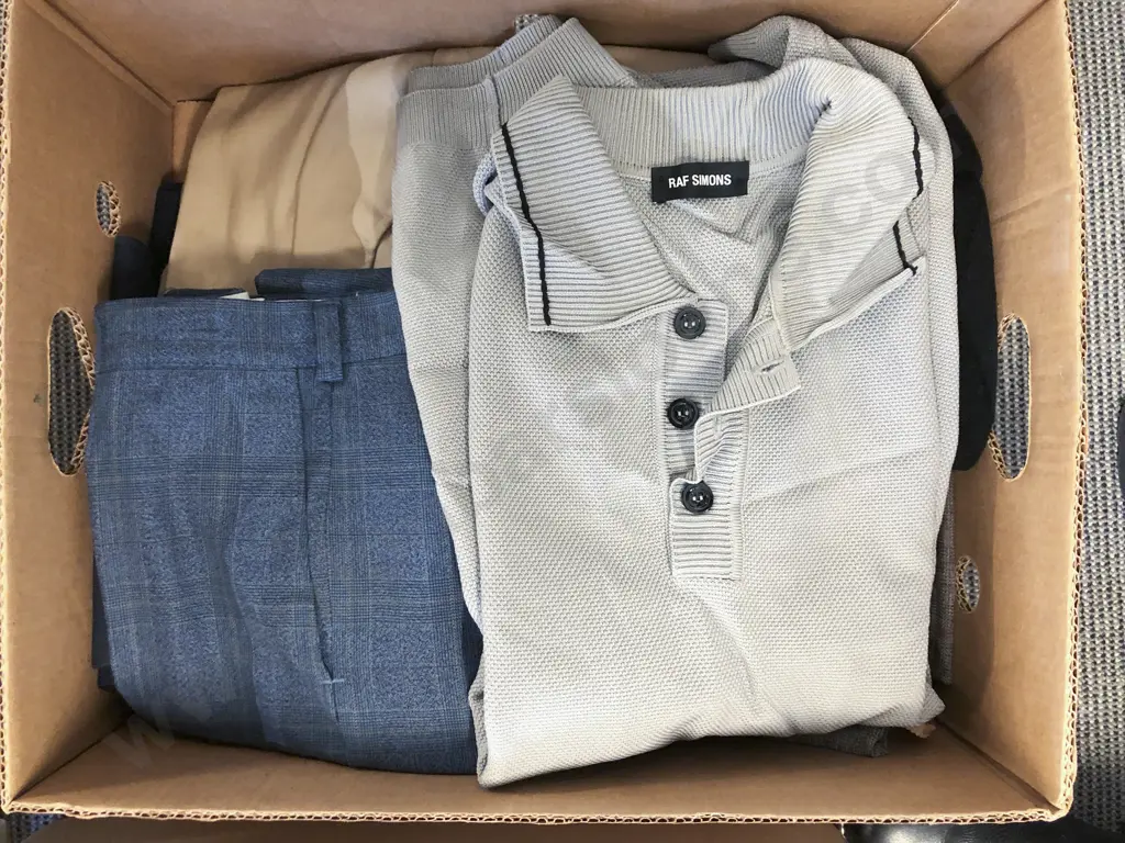 Box of Assorted Dressware Image 1++