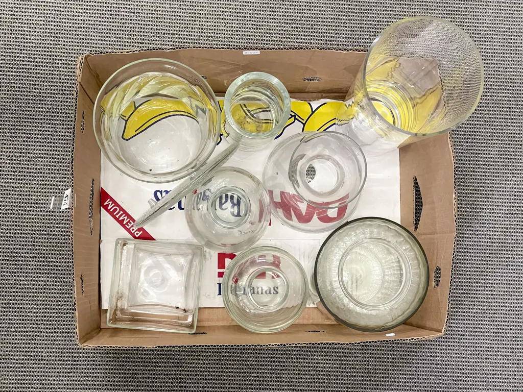 Box of Assorted Glass Vases etc Image 1++