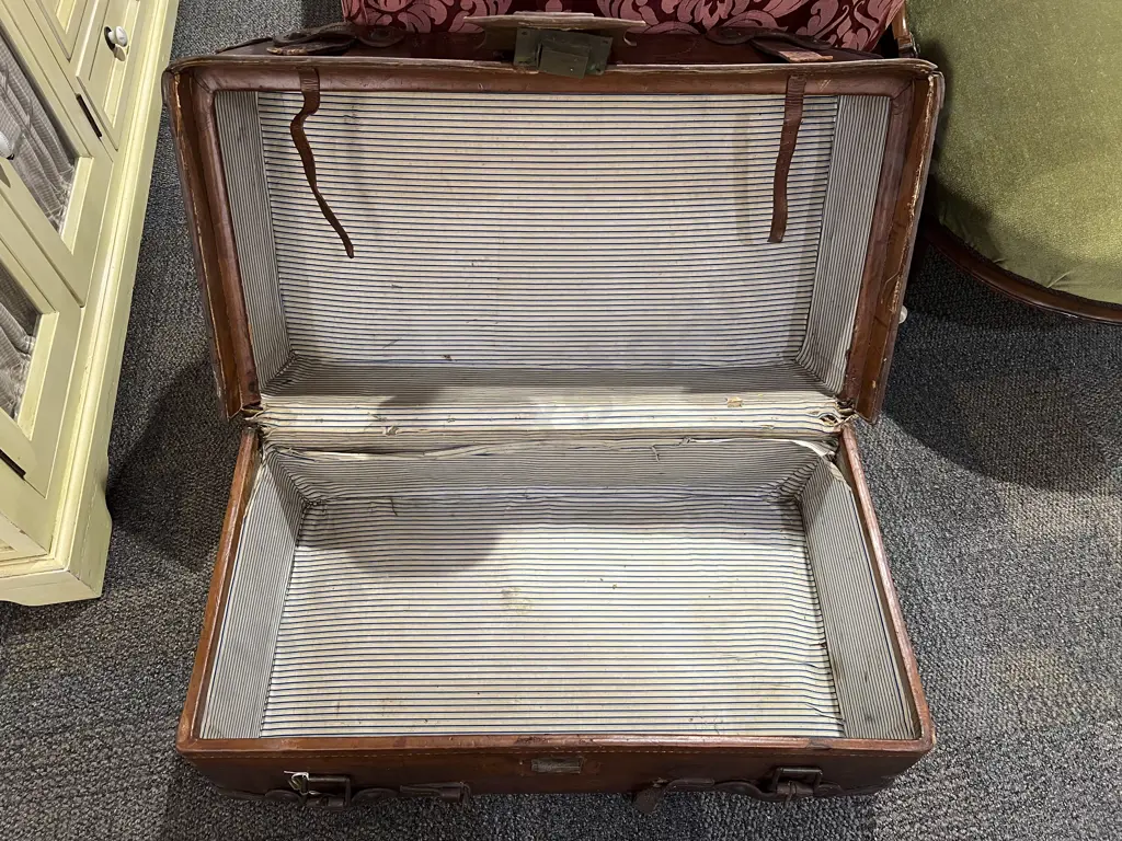 Barker & Son Leather Suitcase Image 1++