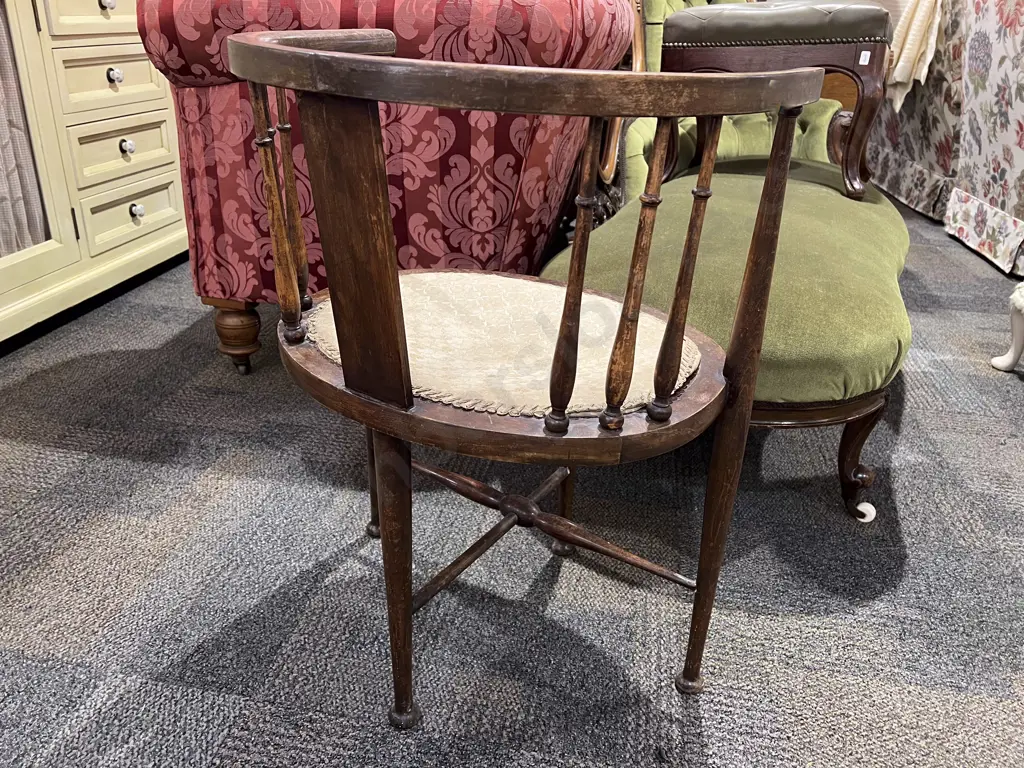Edwardian Mahogany Inlaid Spindle Back Tub Chair Image 1++