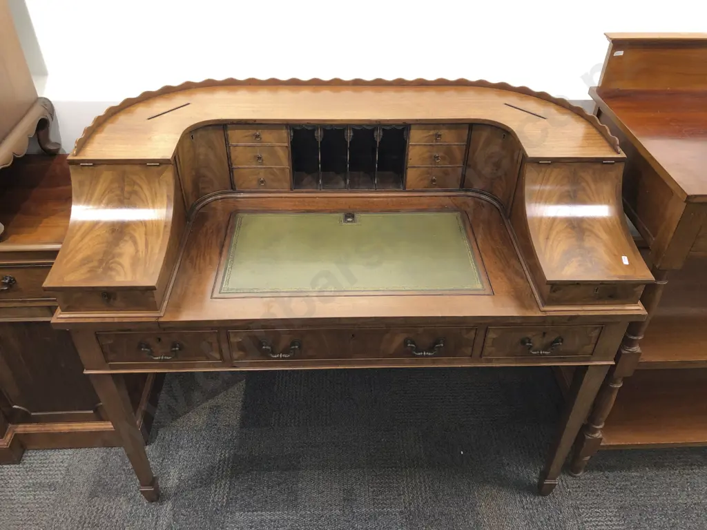 Small Proportion Repro. Carlton House Desk Image 1++