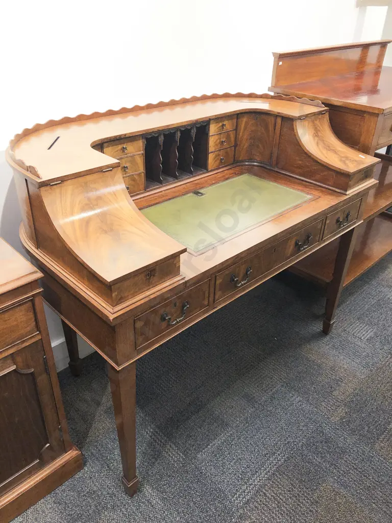 Small Proportion Repro. Carlton House Desk Image 1++