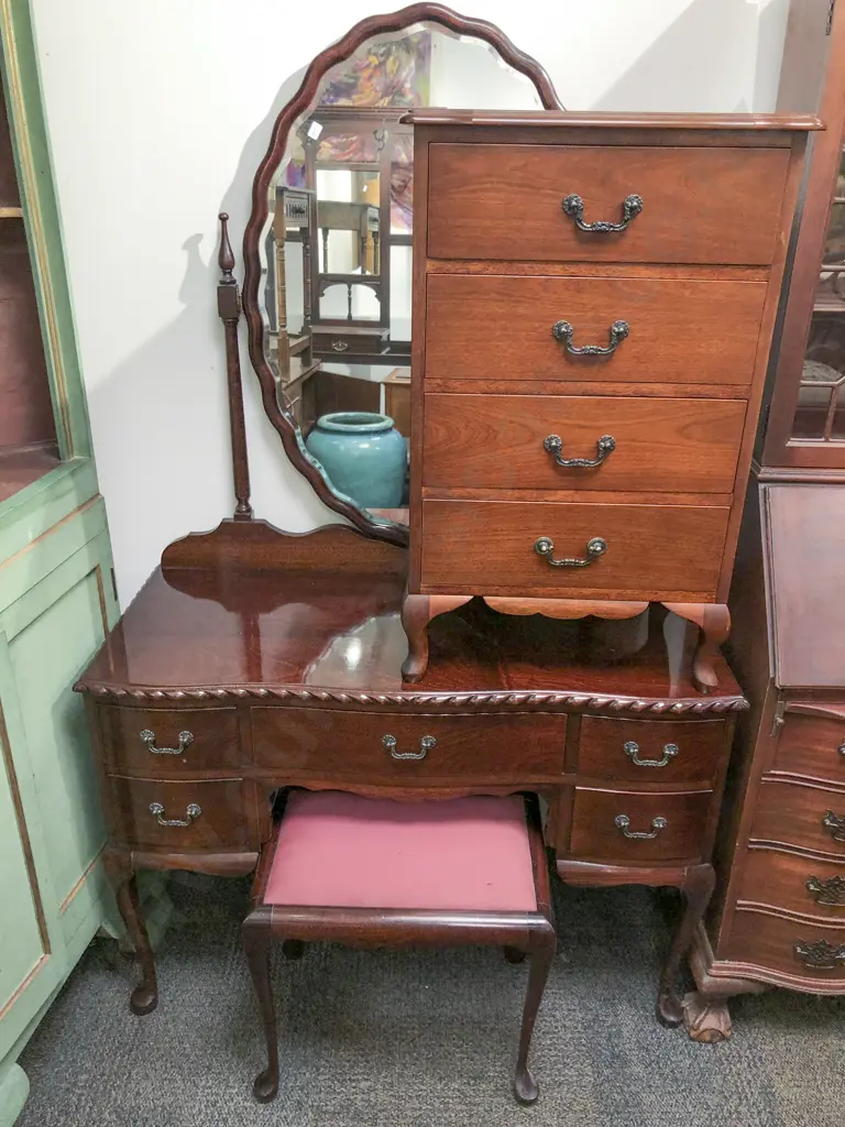 Mahogany Mirror Back Dressing Table with Footstool & Associated Bedside Chest Image 1++