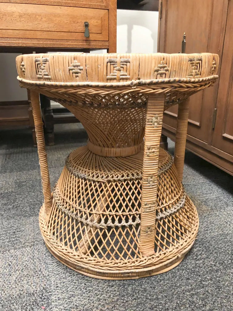 Cane Small Circular Occasional Table Image 1++