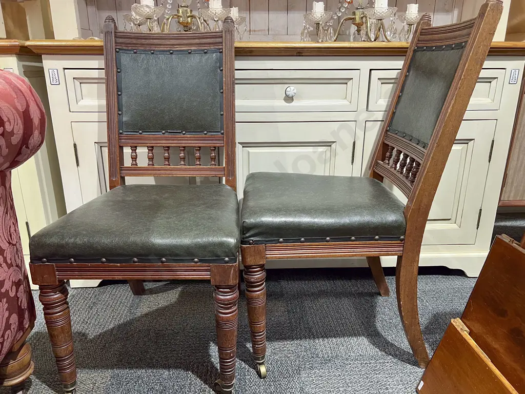 Colonial Kauri Extension Dining Table with Eight Dining Chairs Image 1++