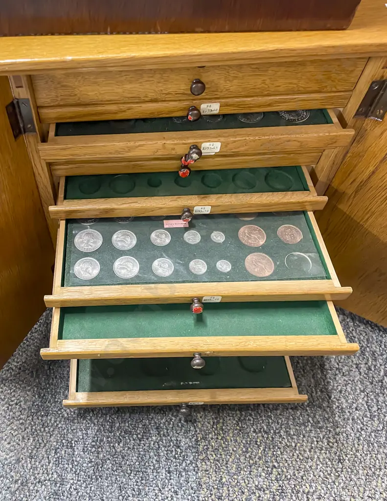 Vintage Oak Coin Collectors Cabinet Image 1++