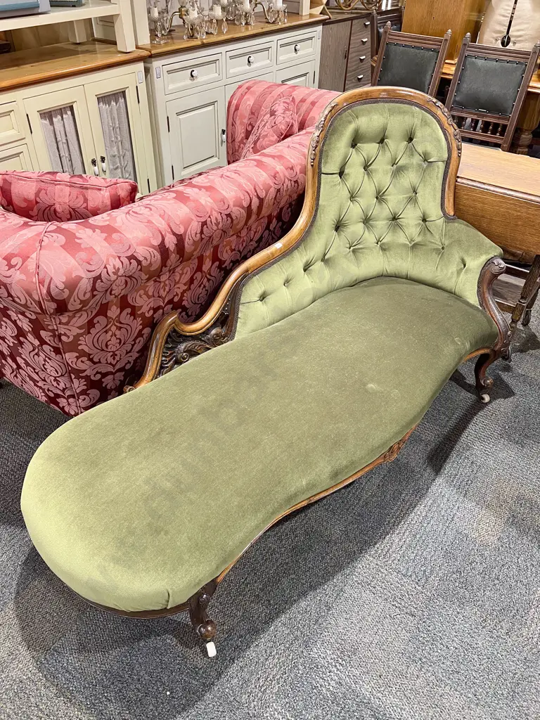An Attractive Victorian Walnut Button Back Chaise Longue Image 1++