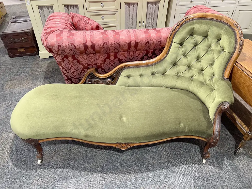 An Attractive Victorian Walnut Button Back Chaise Longue Image 1++