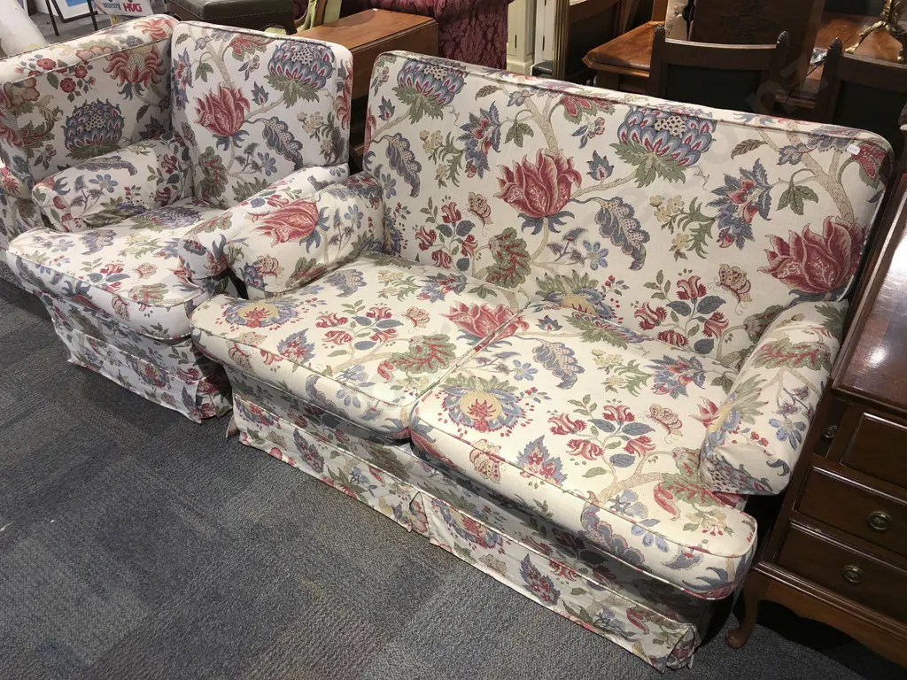 Three Pce Floral Linen Upholstered Lounge Suite Image 1++