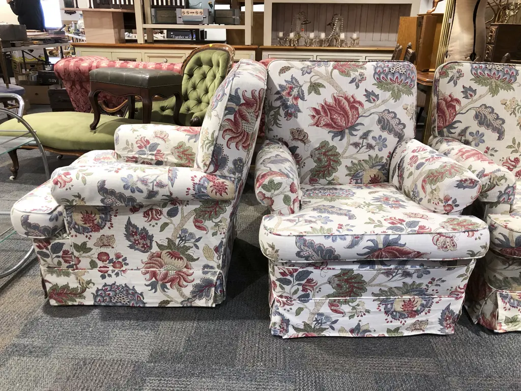 Three Pce Floral Linen Upholstered Lounge Suite Image 1++