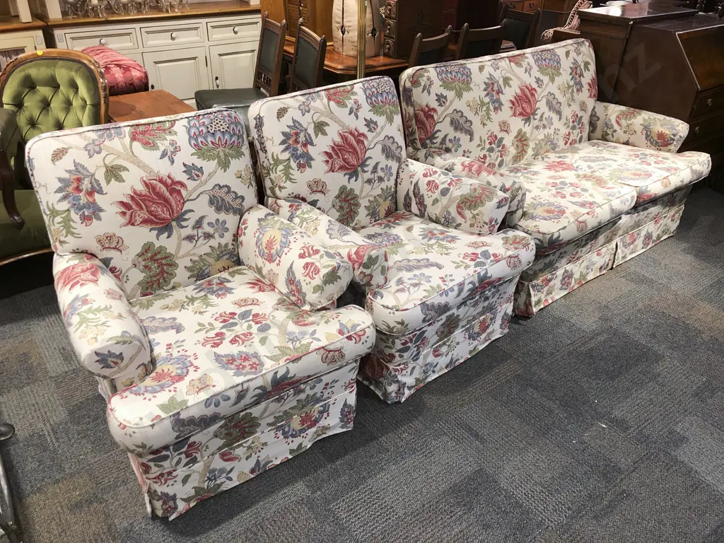 Three Pce Floral Linen Upholstered Lounge Suite Image 1++