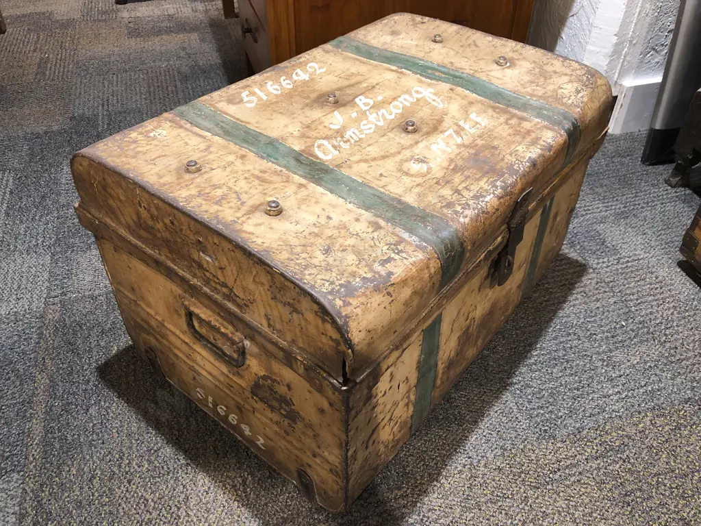 Vintage NZ Tin Trunk Image 1++