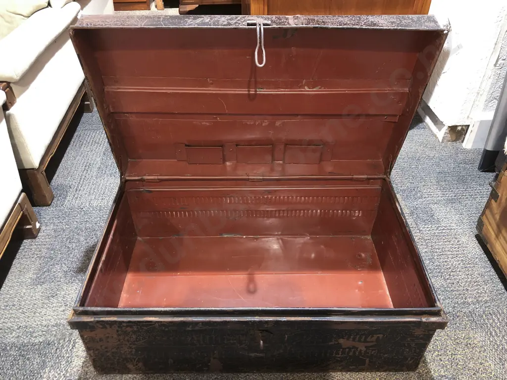 Vintage Tin Trunk Image 1++