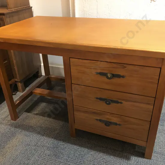 Rimu Desk