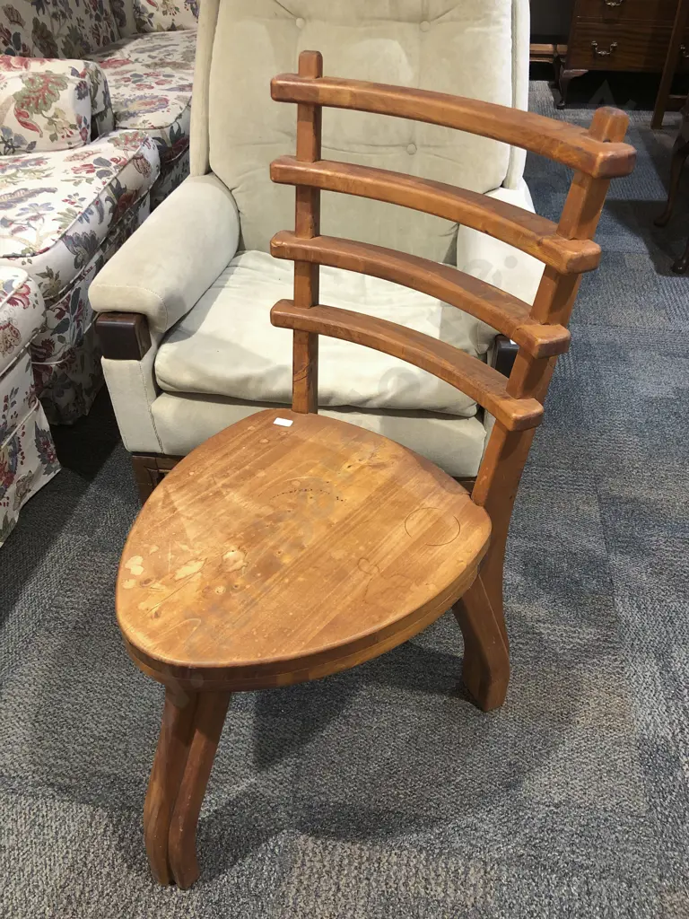 Uniquely Designed Three Legged Single Chair Image 1++