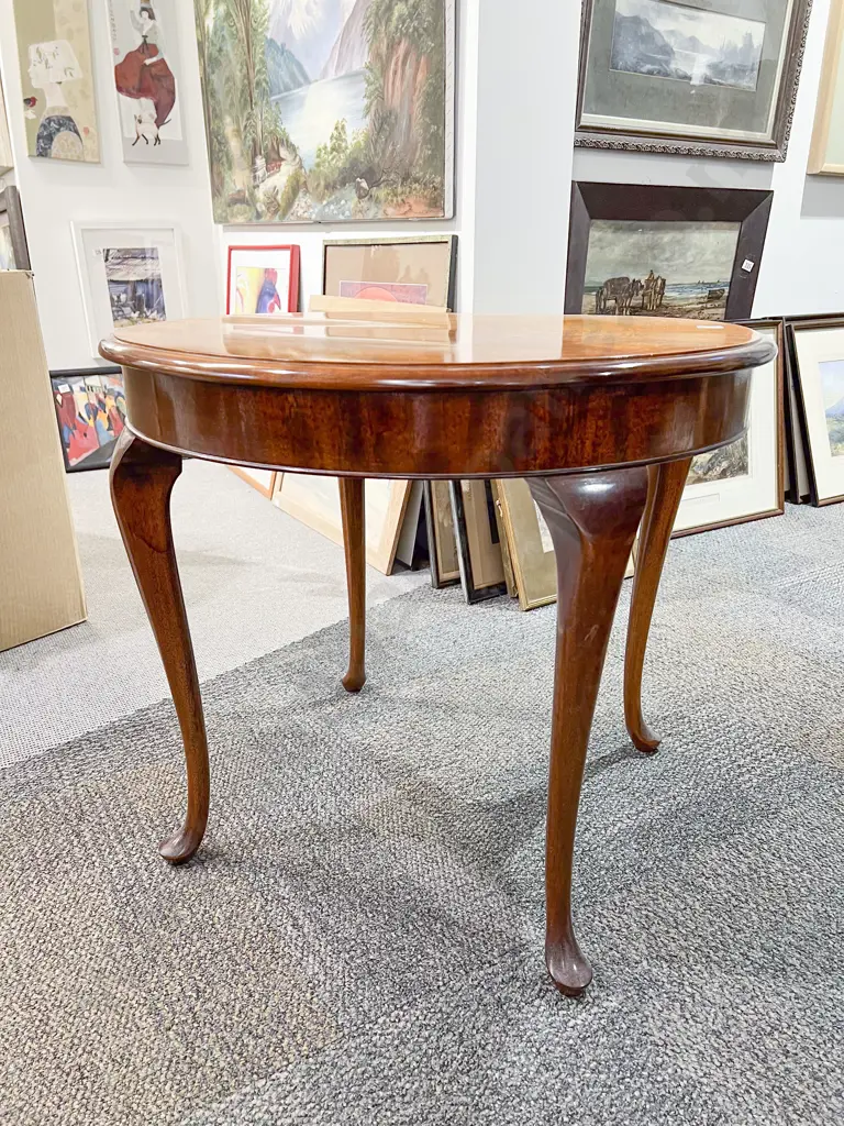Cabriole Leg Circular Occasional Table Image 1++