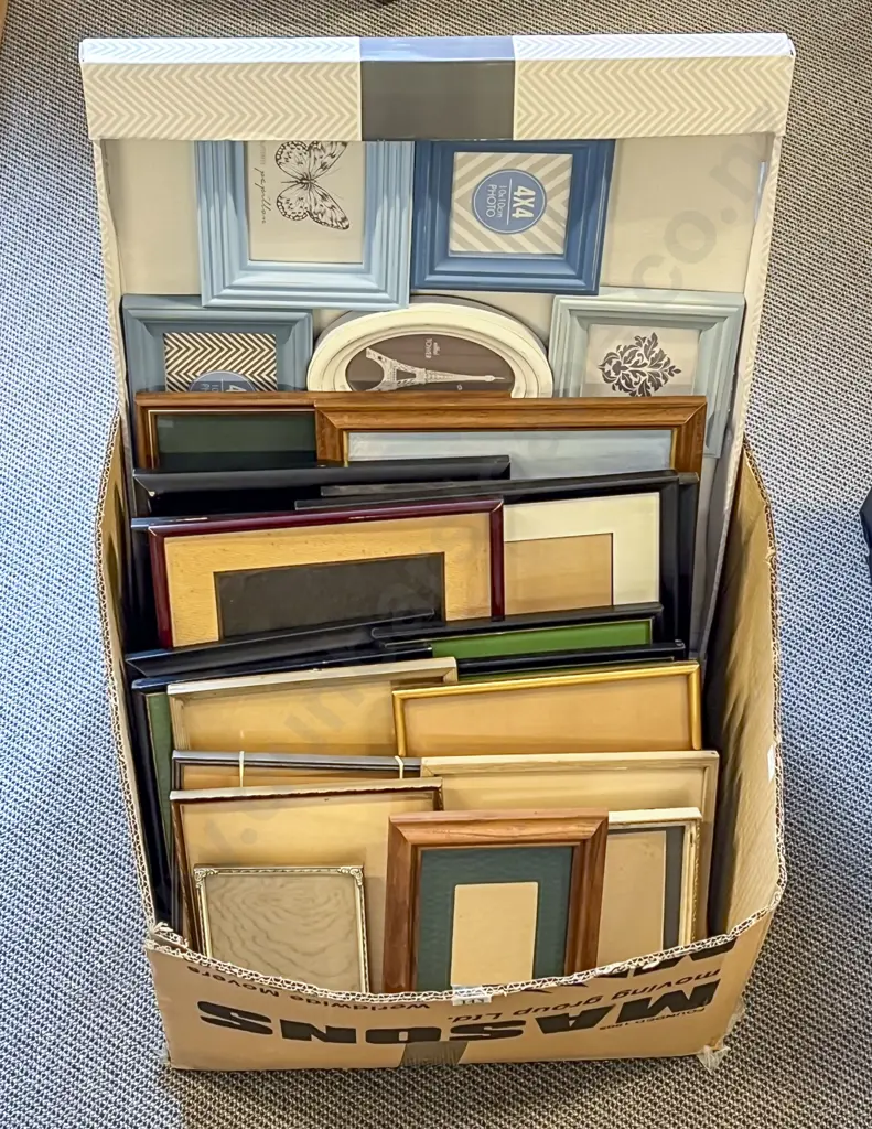 Box of Assorted Photo Frames etc Image 1++