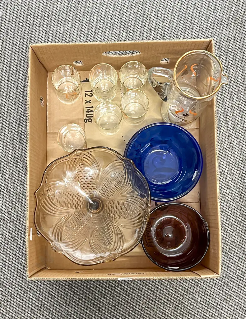 Box of Assorted Glassware Image 1++