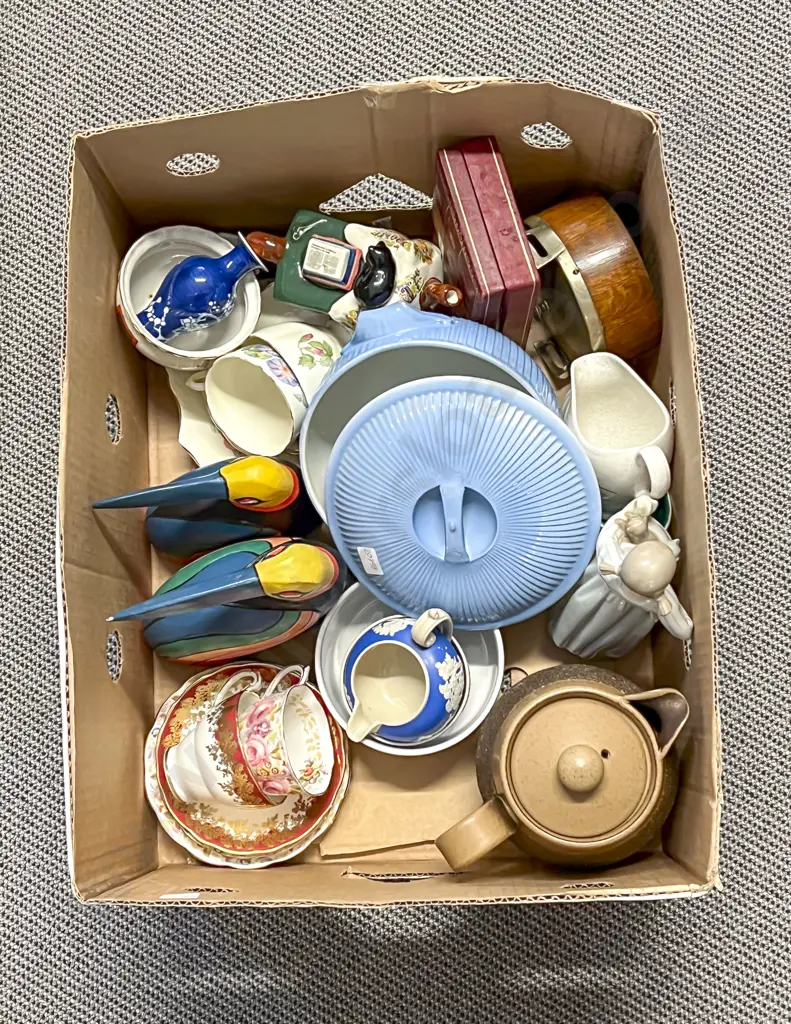 Box of Assorted China and Ornaments etc Image 1++