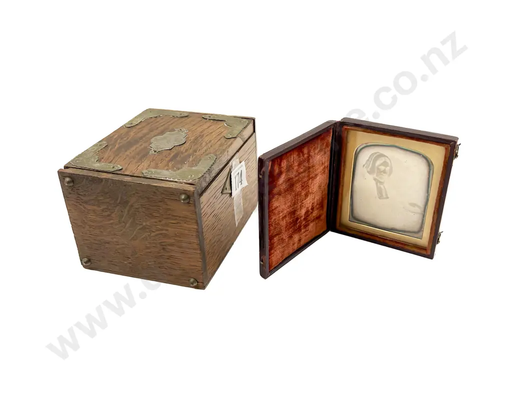 Victorian Daguerreotype Photo In Vintage Box Image 1++