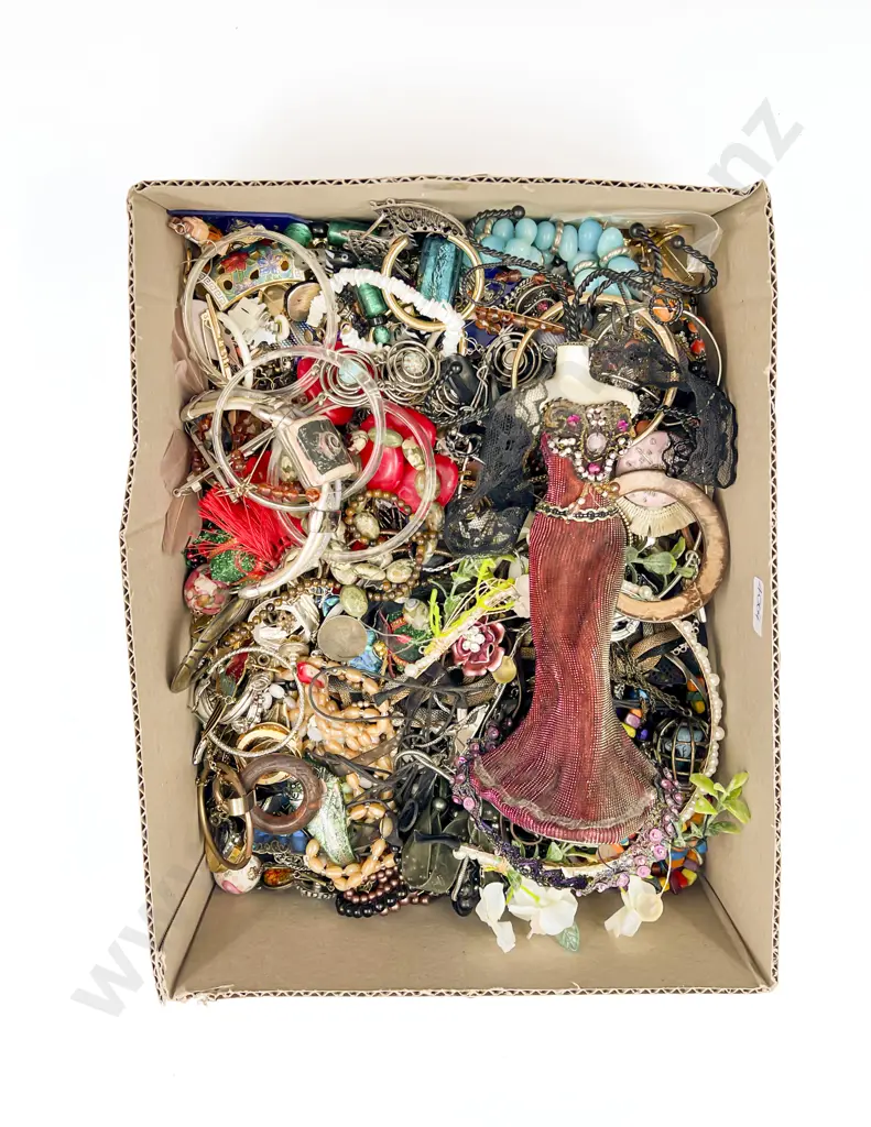 Qty of Assorted Costume Jewellery Image 1++
