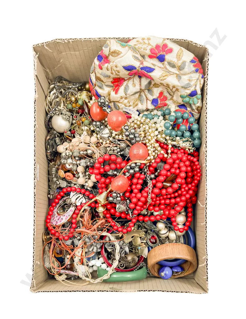 Qty of Assorted Costume Jewellery Image 1++