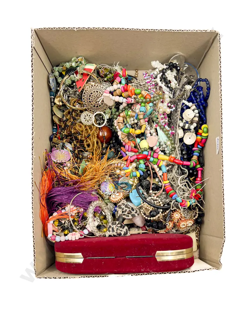 Qty of Assorted Costume Jewellery Image 1++
