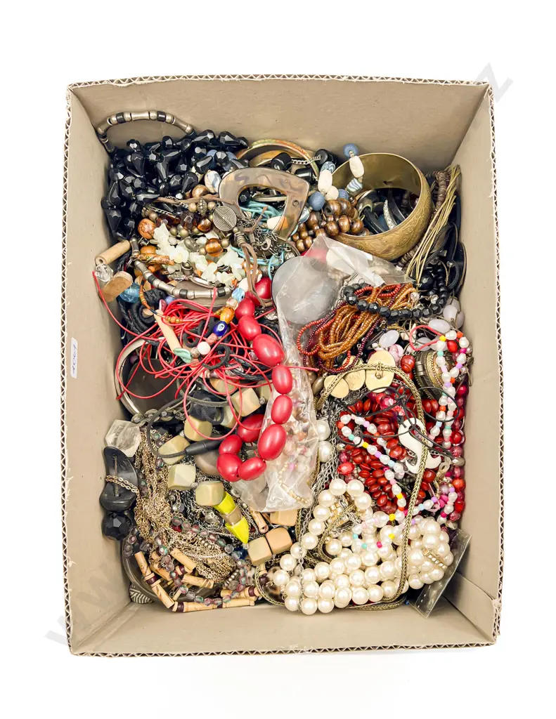 Qty of Assorted Costume Jewellery Image 1++