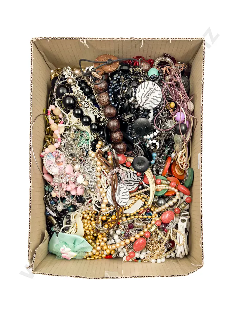 Box of Assorted Costume Jewellery Image 1++
