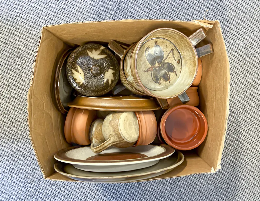 Box Quantity of Assorted Pottery incl Temuka Image 1++