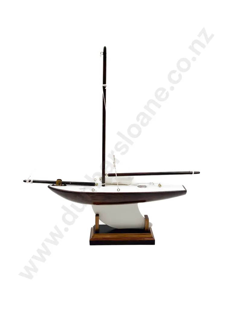Model Yacht on Stand Image 1++