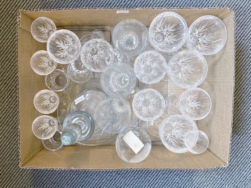 Small Quantity of Assorted Crystal & Glassware Image 1++