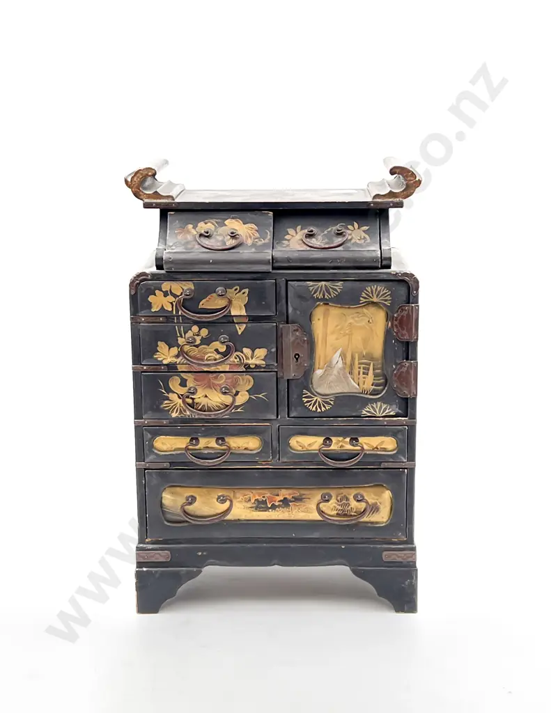 Vintage Japanese Lacquered Jewellery Chest Image 1++
