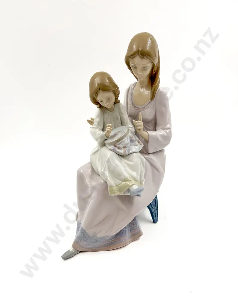 Lladro Figure Group "First Sampler" Image 1++